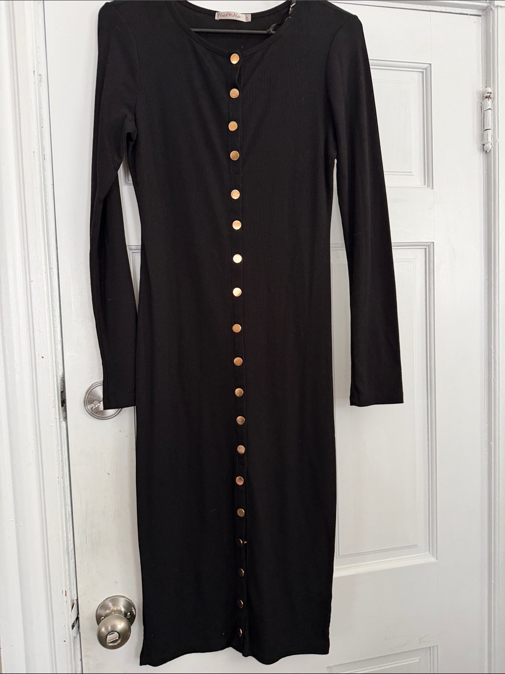 Heart & Hips Black Long-Sleeve Button-Front Midi Dress